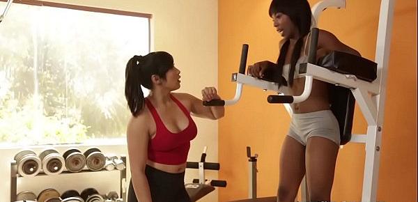  Mia Li is a very dedicated lesbian trainer for Sarah Banks